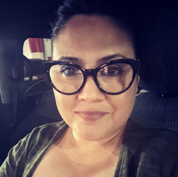 Meet your Posher, Sally - Picture 1 of 2